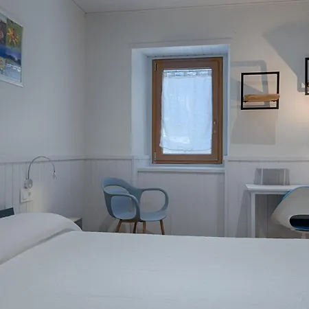 Saplan Real Estate Montcorbison בקתה