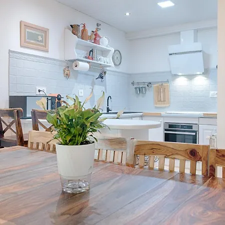 Saplan Real Estate Montcorbison Σαλέ *